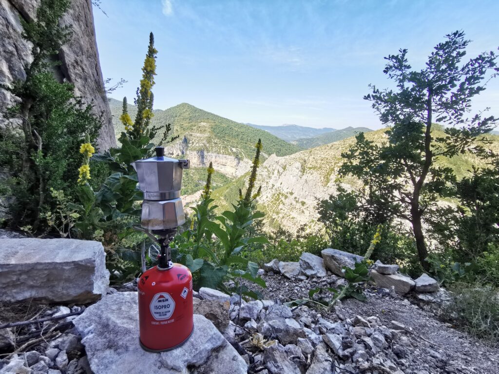 percolator in ydillisch landschap